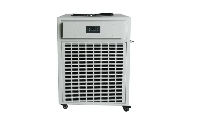 Lando glycol chiller cabinet with fan-cooled heat rejection. Reference equipment photograph.