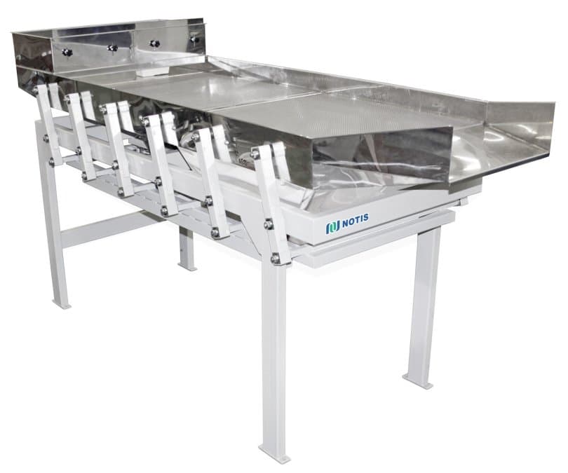 NOTIS vibratory screening machine with a stainless screening deck, supporting frame and discharge sections. Reference equipment photograph.