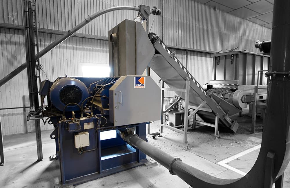 ELDAN fine granulator installed in a recycling plant with its motor, feed chute and discharge. Reference equipment photograph.