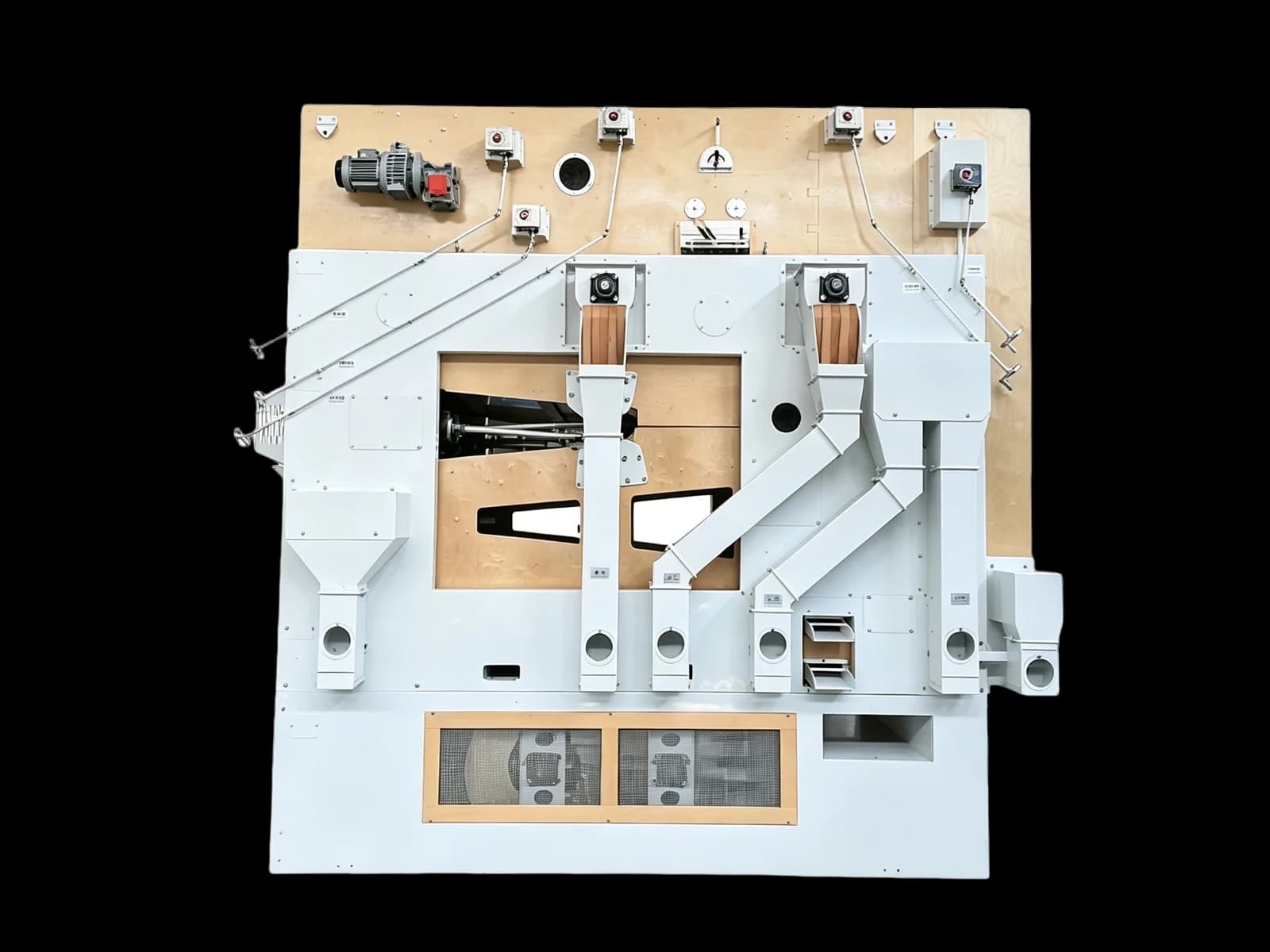 Large air-screen cleaning machine with inspection panels, ducts and driven screening assemblies. Reference equipment photograph.