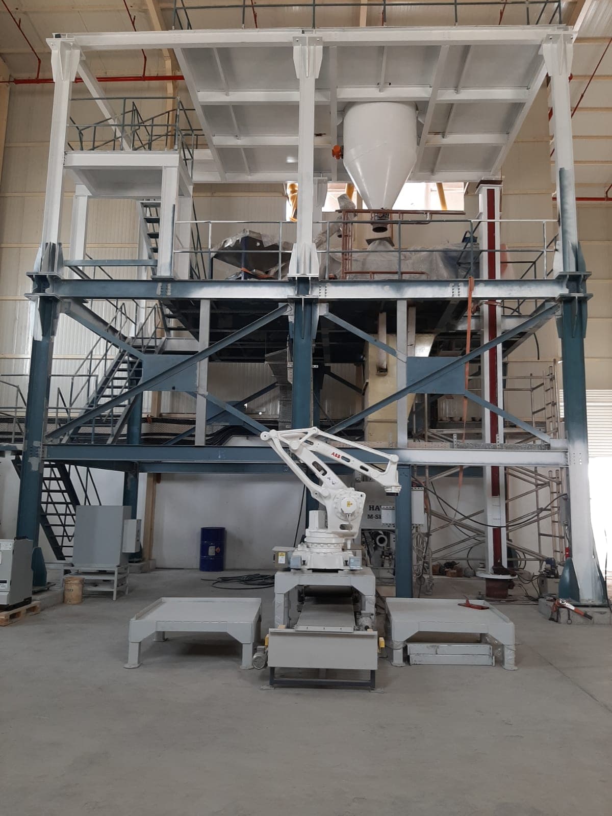 Sunamo dry mortar mixing and bagging installation inside a factory. Reference equipment photograph.