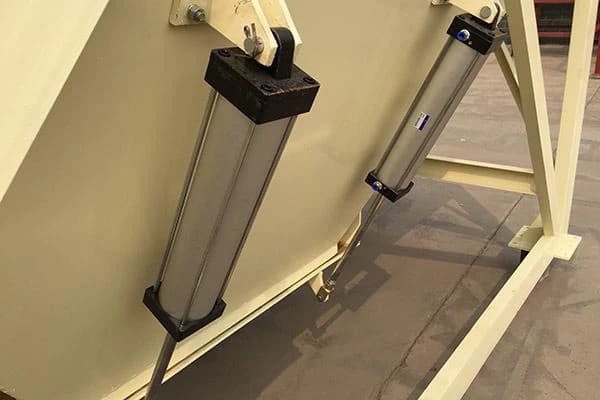 HAMAC PLD-series hopper-gate component photograph; not an exact PLD2400 configuration photograph.