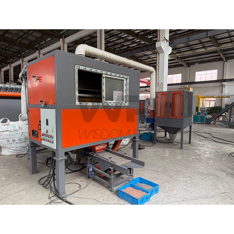 Wisdom Ring electrostatic plastic-metal separator photographed in a workshop with its feed and collection sections. Reference equipment photograph.