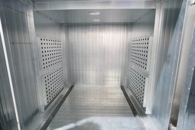COLO-1818 gallery interior showing air-distribution panels and trolley rails; reference arrangement.