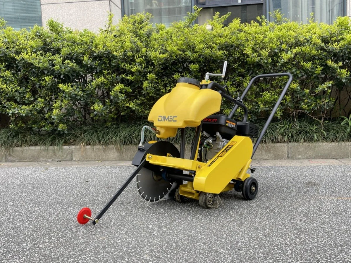 Angled view of the PME-Q300 with blade guard, belt cover and manual-push handle