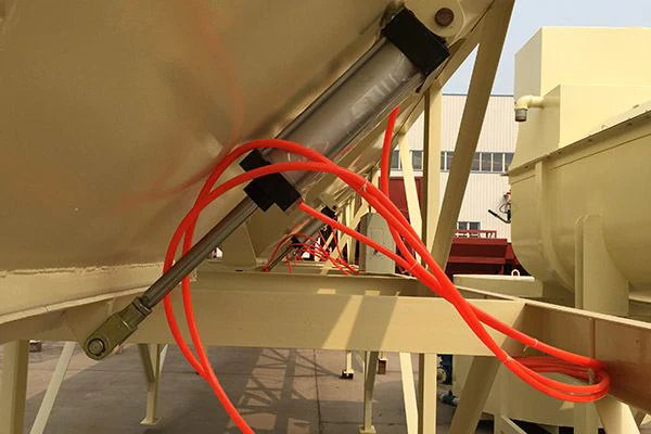 PLD series detail: gate actuator and pneumatic lines; series reference image.